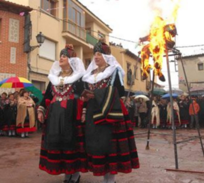 Imagen de la fiesta de Santa Águeda en Zamarramala. / Fernando Peñalosa
