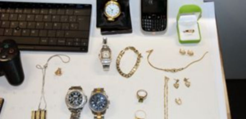 Parte de los artículos robados en las viviendas asaltadas por los hombres detenidos. / El Adelantado.