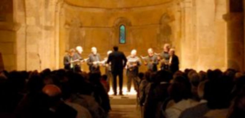 Imagen de archivo de una actuación del grupo coral Tutto Voce en la iglesia de San Juan de los Caballeros. / E.A.