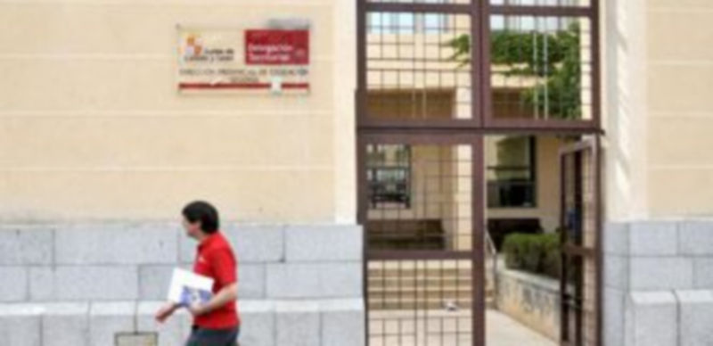 Fachada de la Dirección Provincial de Educación donde se revisa la matrícula de los centros con ESO Rural. / A. Benavente