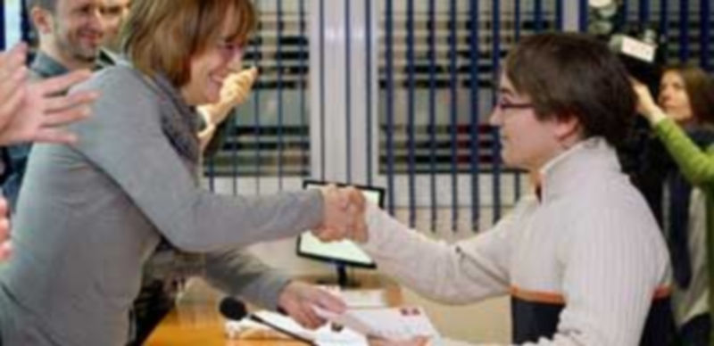 Miguel Benito Parejo recogió ayer la distinción que le da pase a la fase regional de la Olimpiada Matemática. / Carlos Barrena