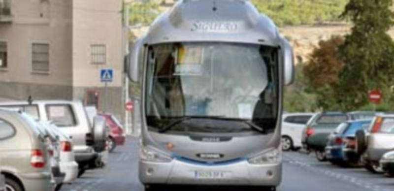 La DGT inicia mañana lunes un dispositivo de vigilancia en el transporte escolar 1 Los agentes comprobarán las condiciones técnicas y elementos de seguridad de autobuses de transporte escolar. / J. Martín