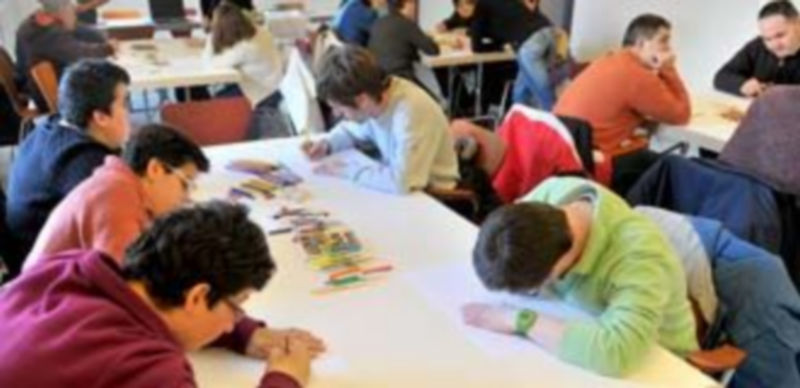 Participantes del taller que se celebró ayer en el Palacio de Quintanar de la capital segoviana. / Kamarero