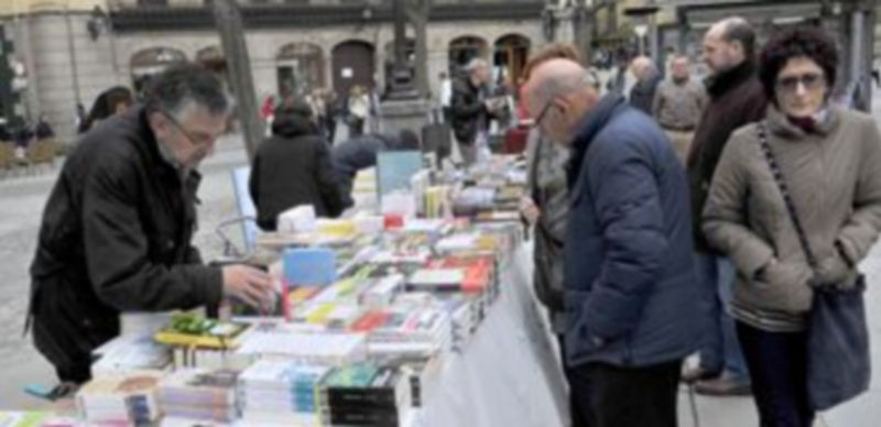 Los libreros segovianos también estarán hoy en la Plaza Mayor