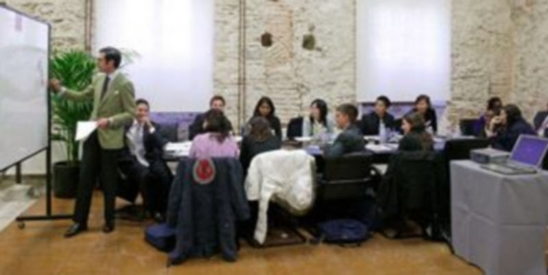 Imagen de archivo de una de las reuniones que el Consejo Asesor Junior ha mantenido en el campus segoviano. / E. A.