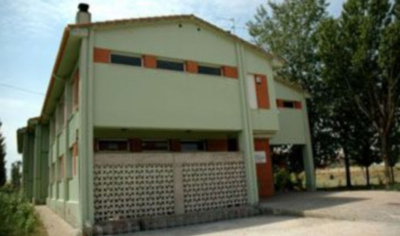 Imagen exterior de instalaciones del colegio de Abades. / Alvaro Pinela