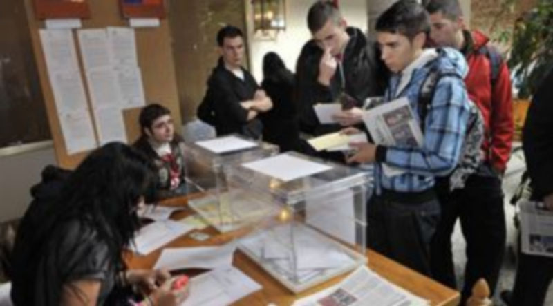 El próximo jueves los alumnos están convocados ante las urnas para elegir a sus representantes en el claustro. / Kamarero.