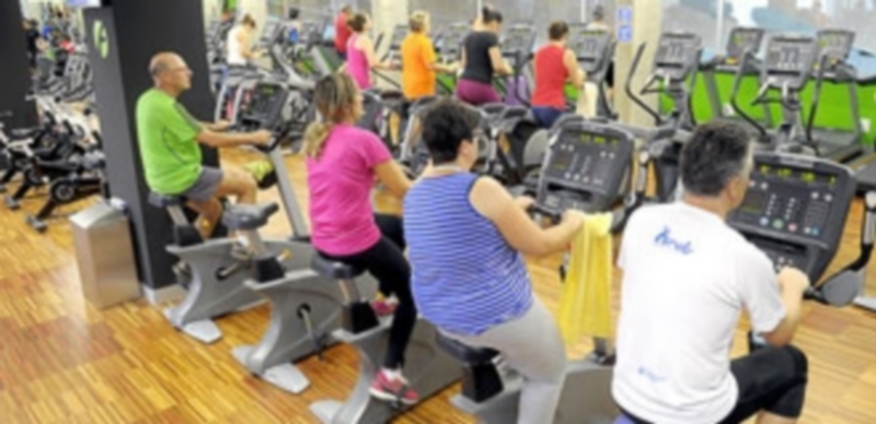 El complejo deportivo Carlos Melero ofrece a los segovianos diferentes propuestas para mantenerse en forma. / KAMARERO