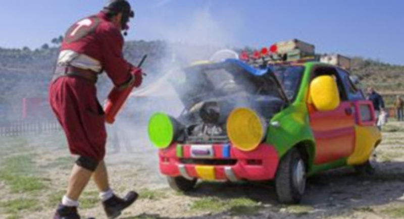 El espectáculo ‘¡Pista que vengo!’ de la compañía Tot Circ llega esta tarde a Nueva Segovia. / el adelantado