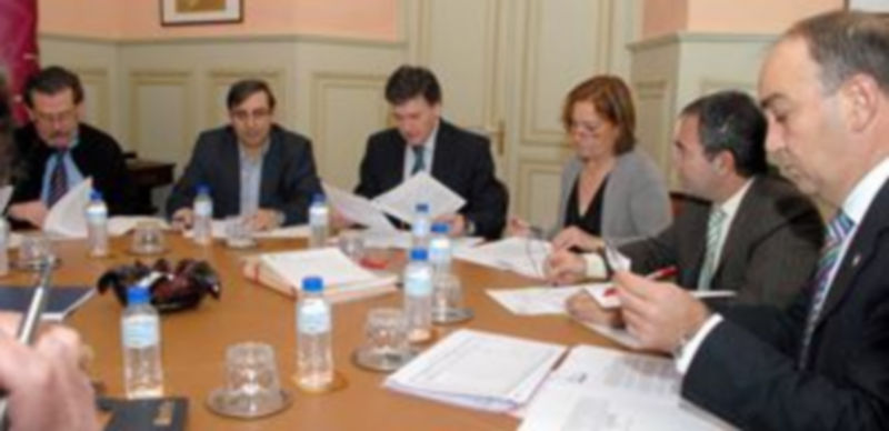 Imagen de la reunión de la Junta de Gobierno de la Diputación mantenida ayer en el edificio de la institución provincial. / A.S.