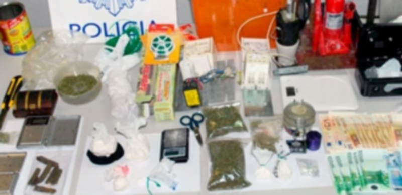 Imagen del material incautado en el registro policial en las viviendas de los detenidos. / El Adelantado