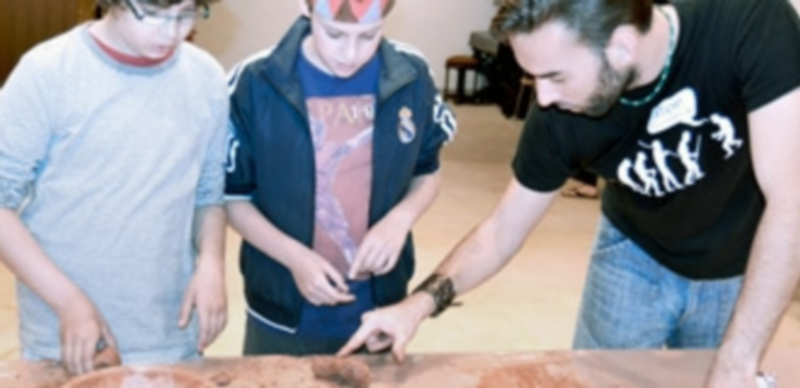 Los jóvenes aprenden sobre el patrimonio en estos talleres. / El Adelantado