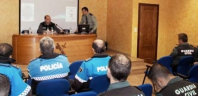 La sesión de trabajo tuvo lugar en el salón de actos de la comandancia de Segovia. / El Adelantado