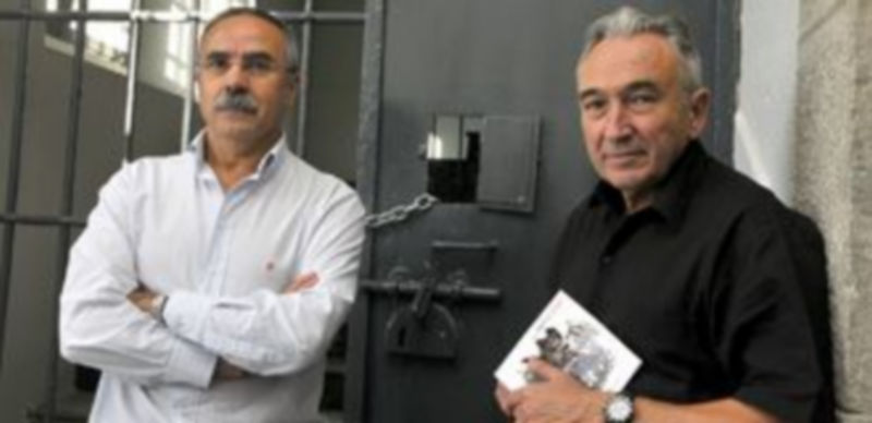 Secundino Serrano (izquierda) y Antonio Elorza hablaron sobre el movimiento maquis y ETA en La Cárcel de Segovia. / Alberto Benavente