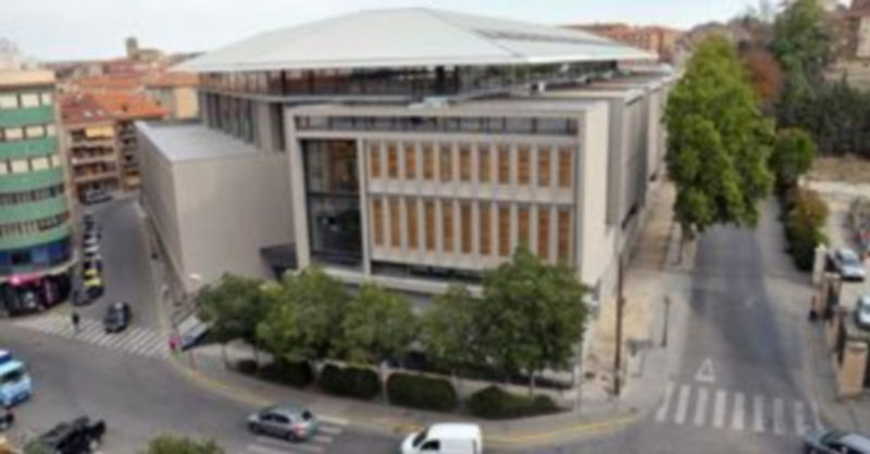 Edificio construido en la primera fase de obras del campus “María Zambrano” de la Universidad de Valladolid. / Juan Martín.