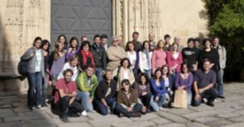 Los participantes en el Curso sobre Patrimonio Geológico celebrado ayer posan en la fachada del Convento de Santa Cruz la Real