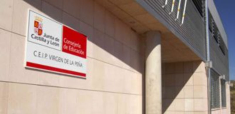 Imagen de archivo del  centro “Virgen de la Peña” donde se imparten clases hasta los cursos de Secundaria. / El Adelantado