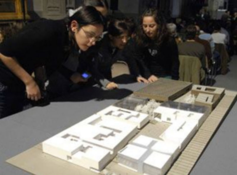 Maqueta que muestra los once edificios que integrarán el CAT./PEÑALOSA