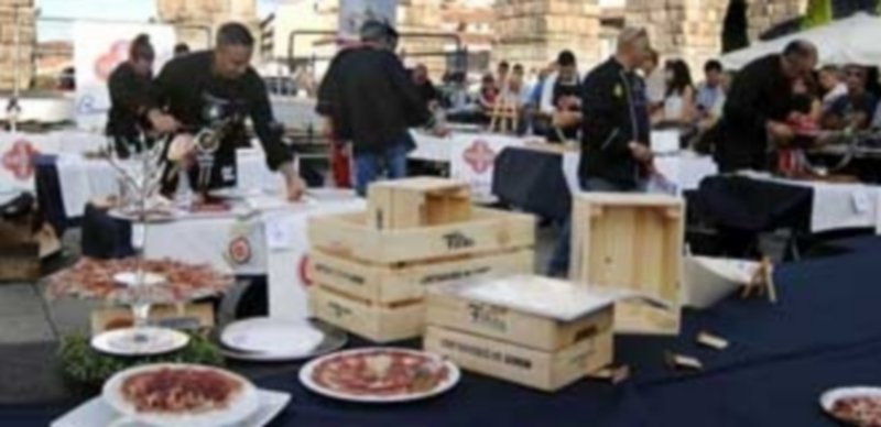 Los tres galardonados durante el acto de entrega de los premios
