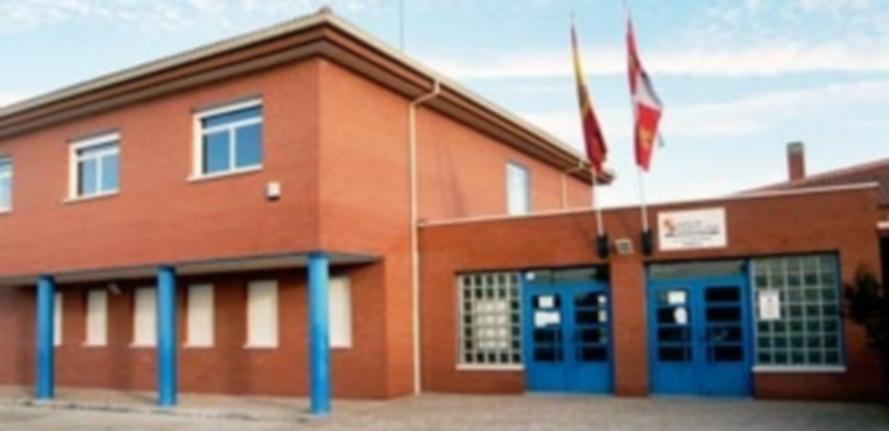 El colegio Elena Fortún en uno de los siete que participarán en el programa ‘Deberes en compañía’. / Kamarero