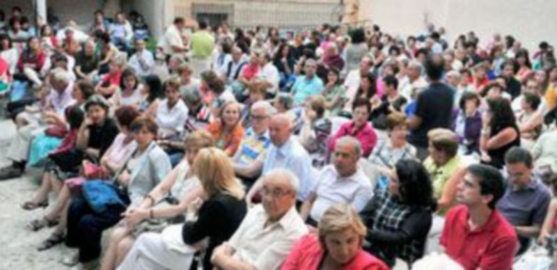 El público espera paciente a los narradores propuestos por la decimotercera edición