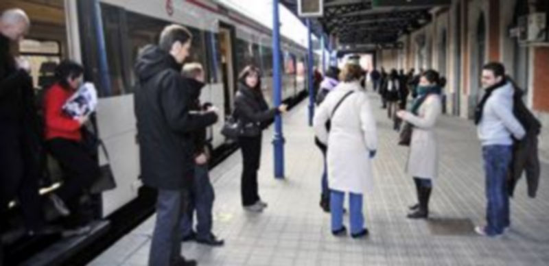 La línea ferroviaria convencional entre Segovia y Madrid presta un importante servicio a un buen número de localidades de la provincia de Segovia. / Kamarero