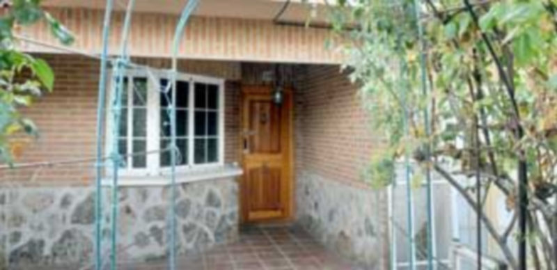 Imagen de la fachada de la casa en la que residía hasta su desaparición Rosa María de Andrés