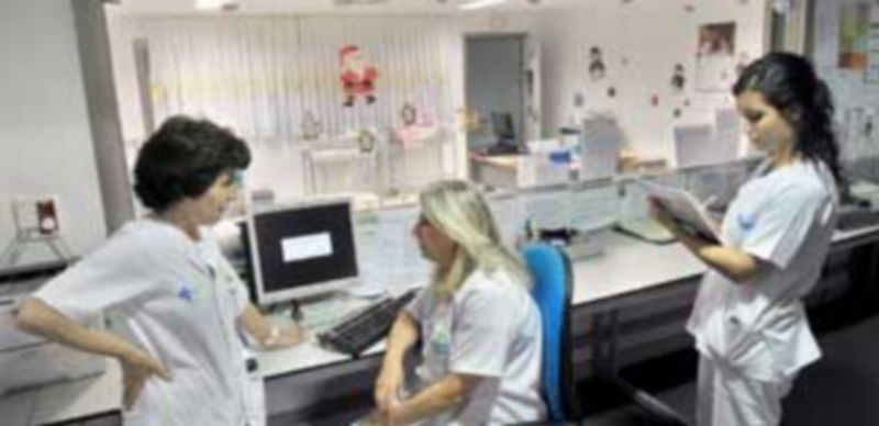 El número de partos atendidos en el Hospital General en 2012 baja a 1.078 1 Parte del equipo de Maternidad del Hospital General que trabajó el día de Año Nuevo. Ante las sanitarias