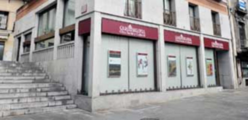 Imagen de uno de los inmuebles que la Obra Social de Caja Segovia tenía y por los que se ha interesado la empresa inmobiliaria de Amancio Ortega./ Kamarero