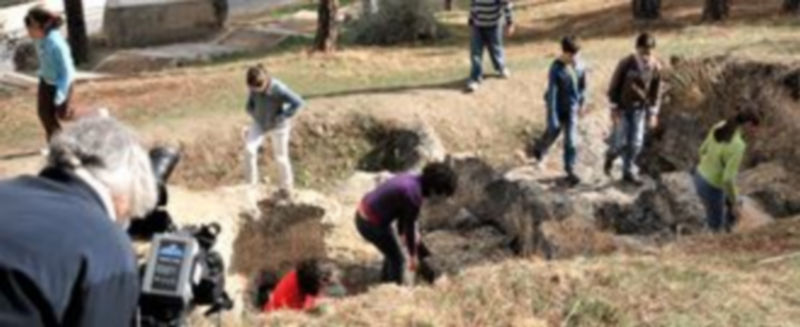 Dos momentos del rodaje con los alumnos del Diego de Colmenares