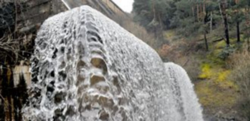 El agua del embalse de Puente Alta de Revenha reúne las mejores condiciones de potabilidad. / Kamarero