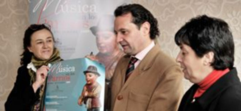 El cartel del ciclo está ilustrado con la imagen de una figura de un nacimiento napolitano del Museo Provincial. /KAMARERO