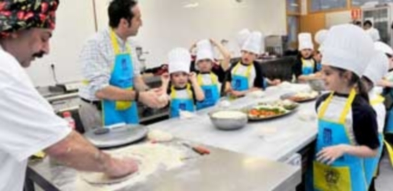 Lorenzo Tejedor (i.) y el gerente de la AIHS