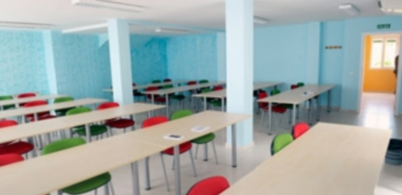 Una de las salas del espacio de lectura reabierto ayer en el barrio de La Albuera. / kamarero