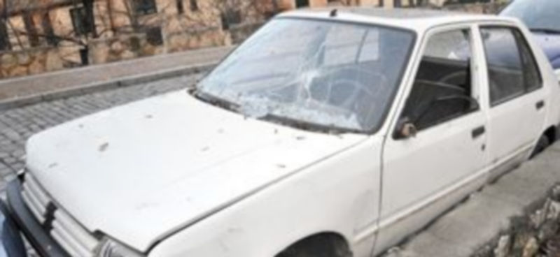 El hecho de que cueste más la reparación que el valor del coche hace que se dejen abandonados muchos vehículos. / Kamarero