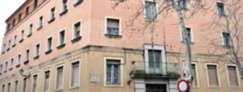 El edificio del Hospital policlínico permanece cerrado