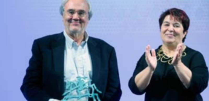 La alcaldesa de Segovia entregó el 'As de Segovia' a Gutiérrez Aragón