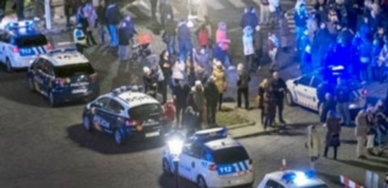 Presencia de vehículos policiales el pasado 5 de enero