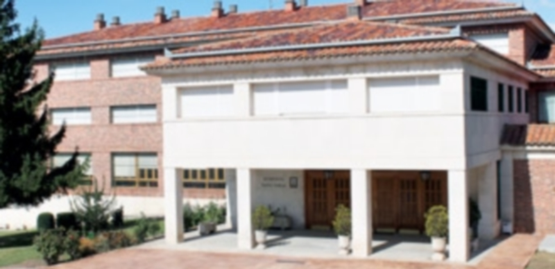 Fachada principal de la residencia