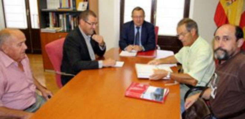 Un momento de la reunión con en la Delegación Territorial. / El Adelantado