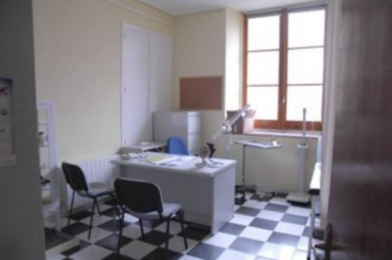 Interior de una de las consulta de Atención Primaria habilitadas en el Hospital de la Misericordia./ Fernando Peñalosa