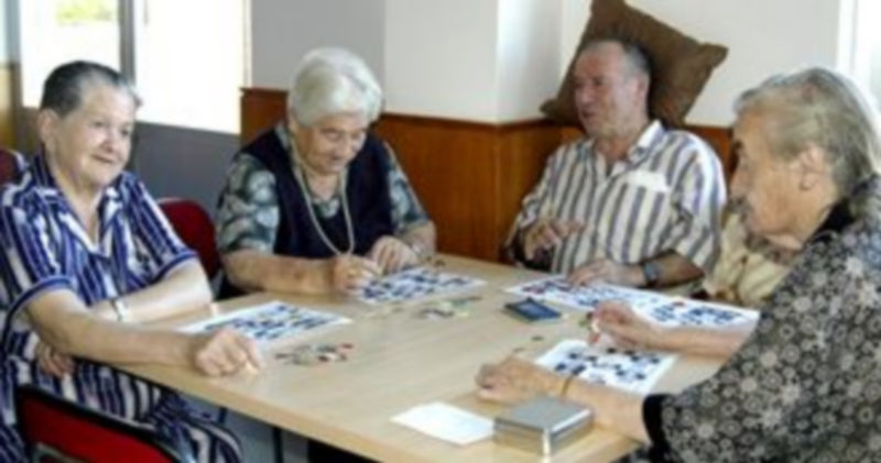 Los mayores de 65 años representan cerca del 17% de la población total./C. M. Z.