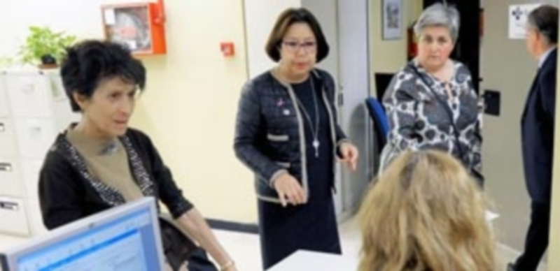 Modificado el plazo de presentación de ofertas para el servicio de radioterapia ambulatorio 1 La AECC entregó miles de firmas para pedir mejoras en radioterapia. / KAMARERO