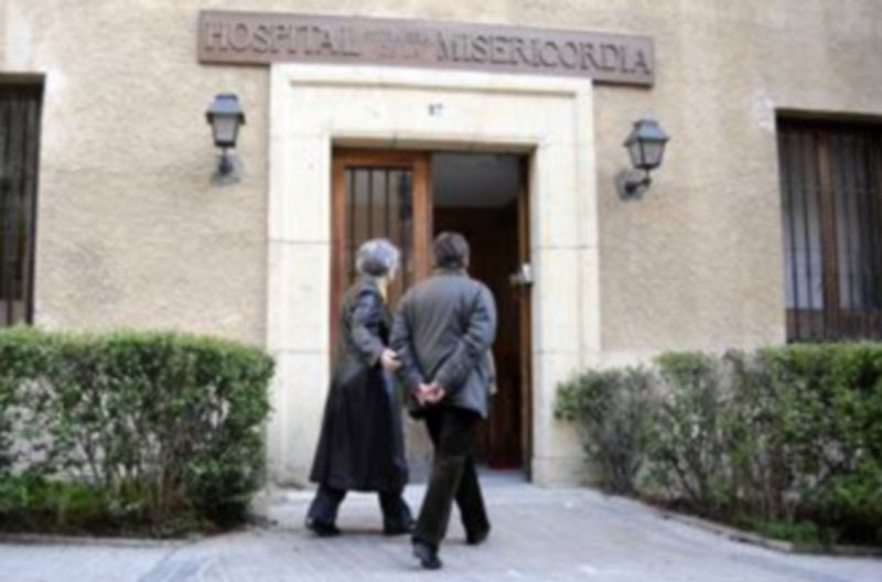 Entrada al Hospital Recoletas-La Misericordia donde se ubica el consultorio desde noviembre de 2008. / Kamarero.