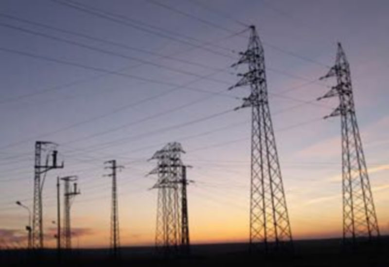 Tendidos eléctricos de la empresa Unión Fenosa en las proximidades de la subestación de Perogordo. / ALBERTO BENAVENTE