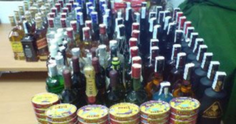 Imagen del material alimenticio y de bebidas que fueron recuperadas por la Guardia Civil. / El Adelantado