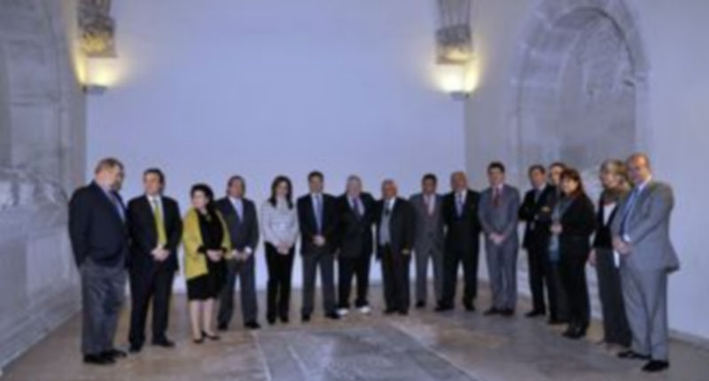 Todos los asistentes al pleno del Museo posaron antes del comienzo de la reunión en el auditorio del centro. En unas semanas se celebrará un nuevo pleno para aprobar los presupuestos de este año./ J.M