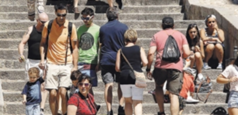 Durante el mes de julio las altas temperaturas no han dado respiro a los segovianos y visitantes de la provincia. / J. Martin