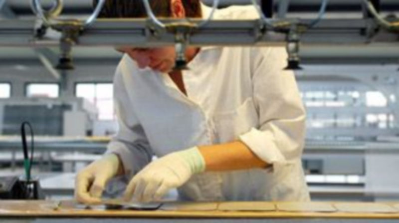 Una trabajadora en una empresa de tecnología de Castilla y León. / ICAL