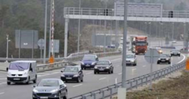 Miles de vehículos transitaran por las carreteras que atraviesan la provincia durante el puente festivo de Todos los Santos”./ P.Ll. Merino.